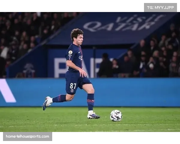 巴黎圣日耳曼中场三人组轮转换位:维蒂尼亚拖后组织与内维斯前插